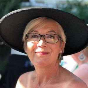 Meet your Posher, Lois